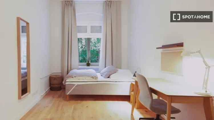 Zimmer in möblierter und betreuter Wohngemeinschaft / Moabit