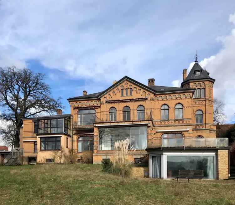 Einzigartiges Anwesen: Denkmalgeschützte Villa mit traumhaftem Weser-Blick in Bremen-Vegesack