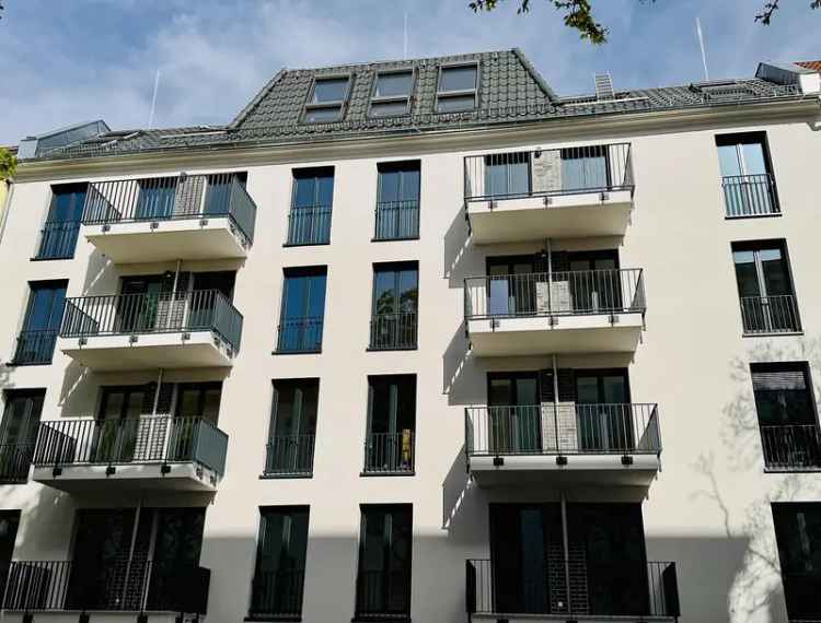 Neubau-Erstbezug: Balkon, Einbauküche, Fußbodenheizung, Wärmepumpe, barrierefrei, Süd-Ost-Lage