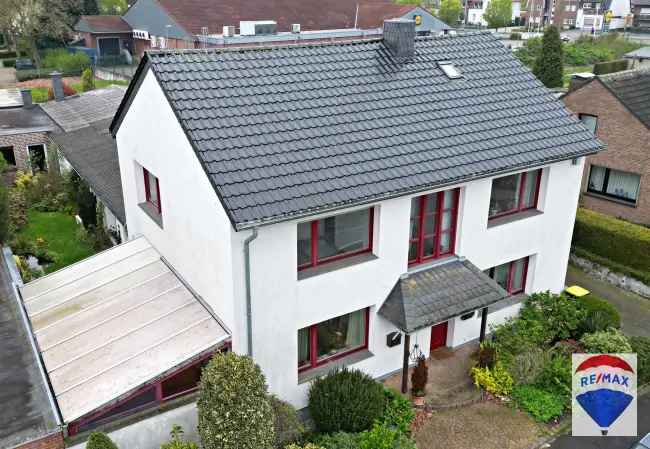 Ein- Zweifamilienhaus mit Gewerbehalle in Kleve