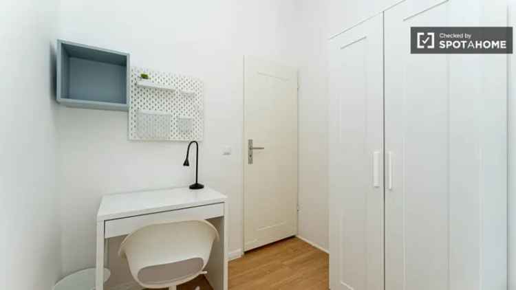 Zimmer zu vermieten in Wohnung mit 4 Schlafzimmern in Berlin