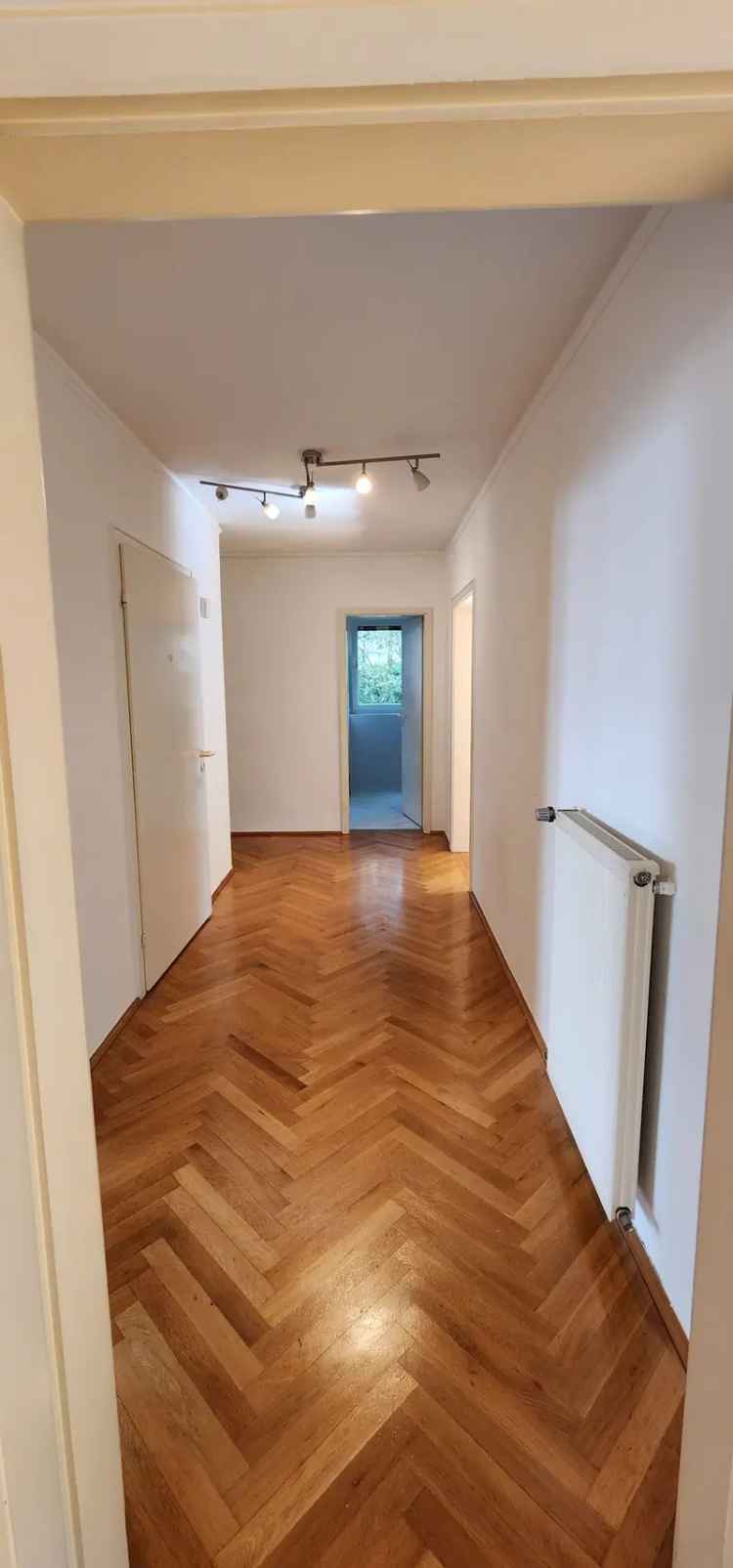 Moderne 3 Zimmer Wohnung Hochparterre mit Büro und Wellness Sauna und Garten in Villenlage Frankfurt am Main – Rödelheim