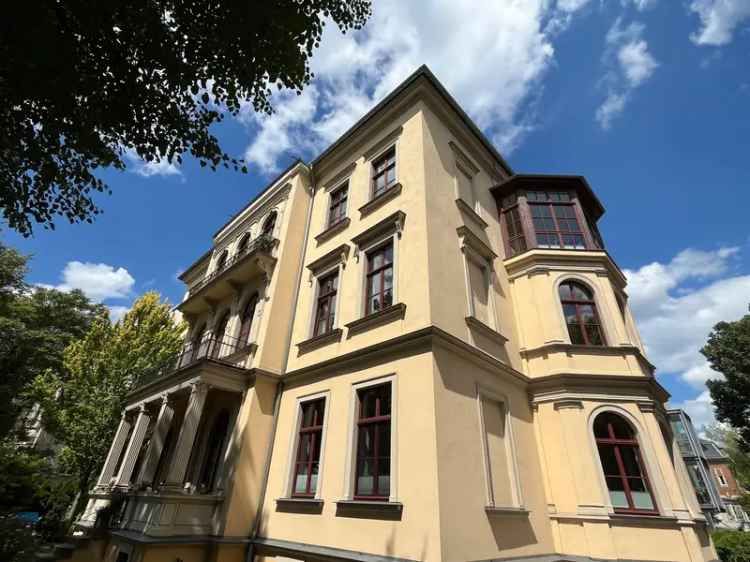 Charmante 3-Zimmer-Wohnung in historischer Villa