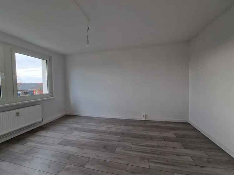 Gratis 300 EUR Amazon-Gutschein***Frisch renovierte 3-Zimmer-Wohnung mit Duschbad im Hochparterre!