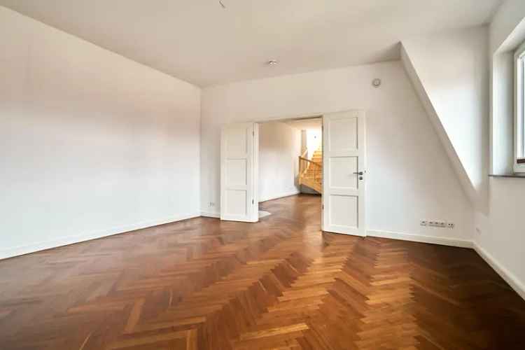 Lichtdurchflutetes Dachgeschossflair in Friedrichshain