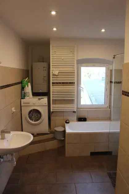 Mieten 3 Zimmer Wohnung zentral mit hohen Decken und Parkettboden
