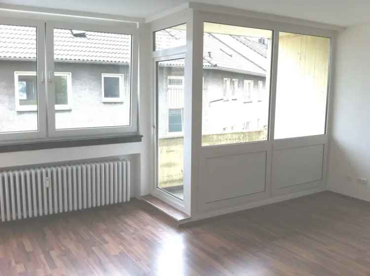 großräumige 3 Raumwohnung auf 67m² mit Balkon zu vermieten!!!