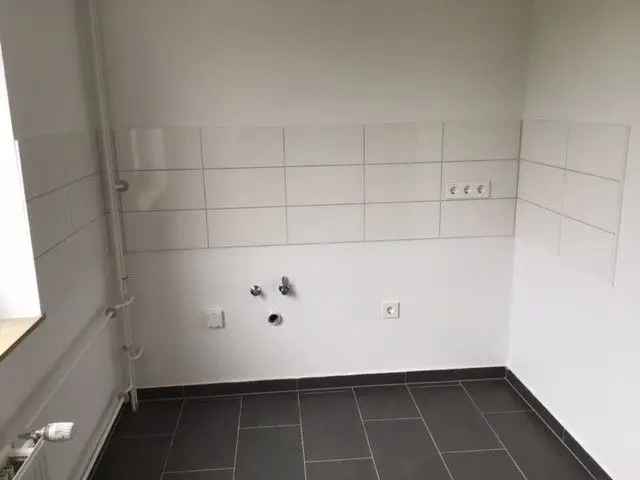 Renovierte 2-Zimmer-Wohnung mit Aufzug, Dusche und Balkon