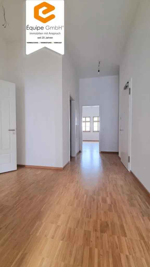 Bestblick im Herzen von Dresden – elegante & großzügige Wohnung am Neumarkt wartet auf Sie!