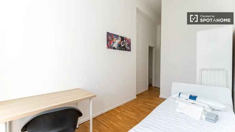 Zimmer zu vermieten in Wohnung mit 4 Schlafzimmern in Berlin