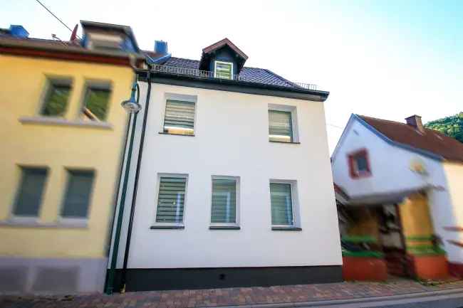 Komplett Renoviertes Einfamilienhaus mit großzügiger Terrasse und Garage in Bad Dürkheim