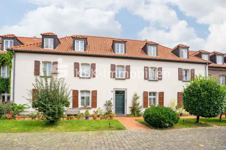 Luxuriöse Wohnung in historischer Köln-Anlage mit Rheinblick