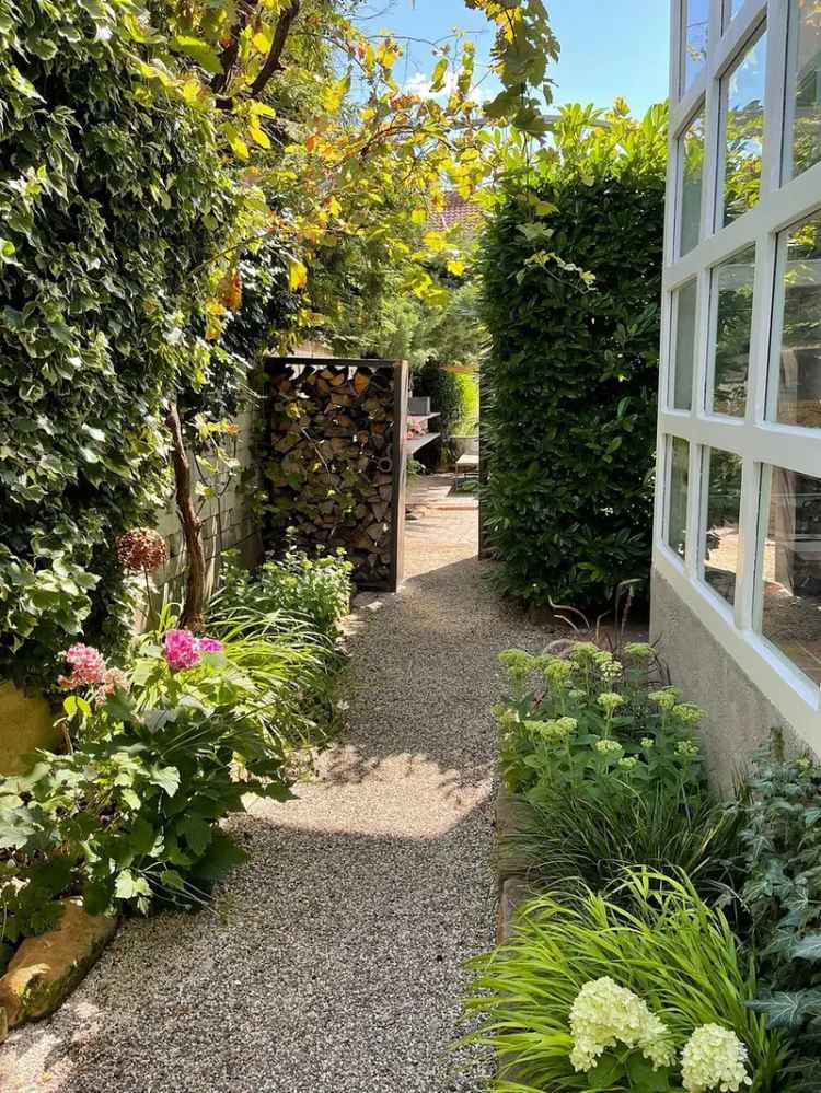 exklusive Stadtvilla mit Pool