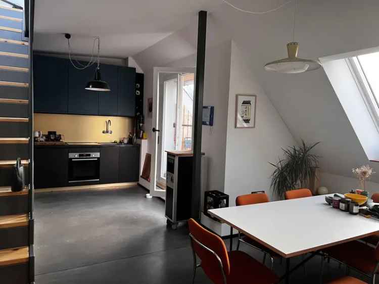 Helle Wohnung mieten in Neukölln Berlin mit Südbalkon und Dachterrasse