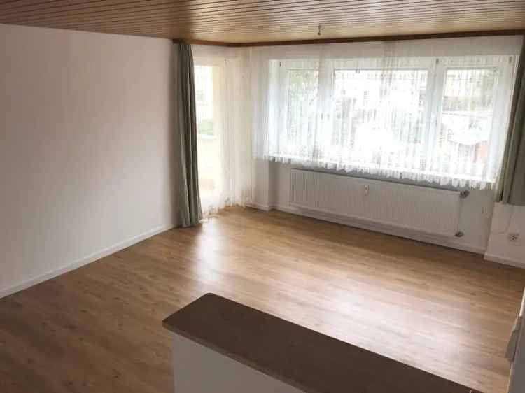 3 1/2 Zimmerwohnung mit EBK und überdachtem Balkon