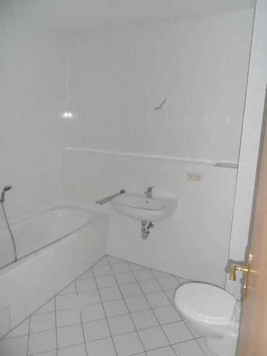 2 Zimmer ETW mit Balkon Bad mit Dusche und Wanne vermietet