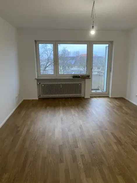 Renovierte 4 Zimmer-Wohnung mit Dachterrasse und Balkon Nahe der Theresienwiese