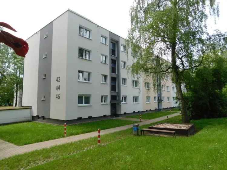 Einzug bereit 3 Zimmer Wohnung mit großem Balkon