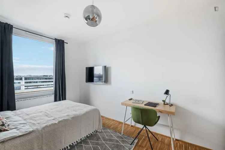 Doppelzimmer in 4-Schlafzimmer Wohnung