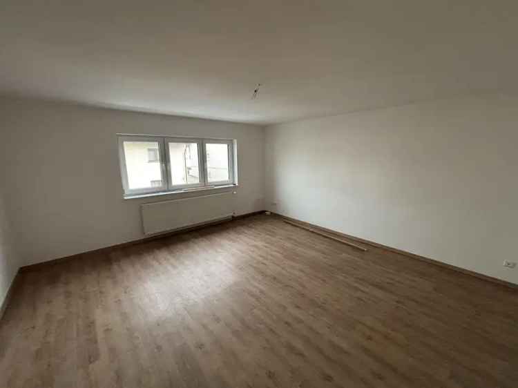 4ZW mit Balkon und Küche; Erstbezug nach umfass. Sanierung