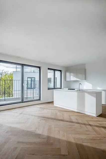 Erstbezug in ruhiger Lage: Lichterfüllte Drei-Zimmerwohnung