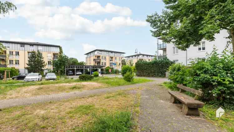 Exklusive Zwei-Zimmer-Wohnung mit Balkon, Einbauküche und Stellplatz