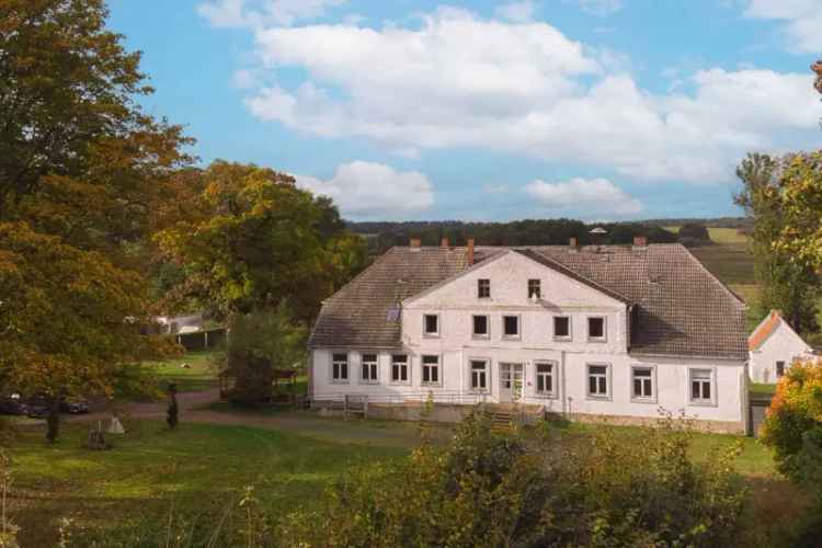 Kaufen Gutshaus mit historischem Charme und Garten in beliebter Lage