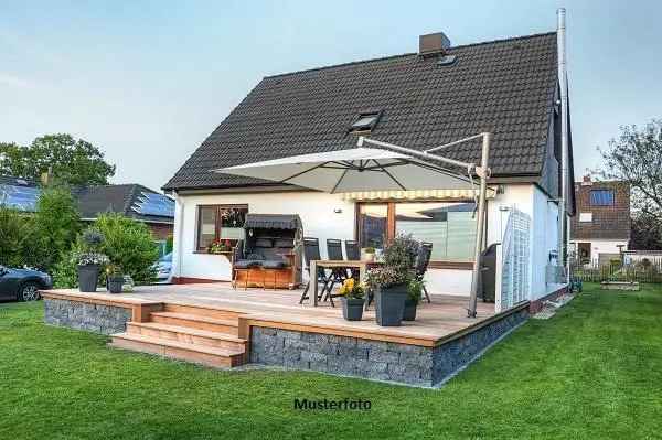 Einfamilienhaus und Garage - provisionsfrei