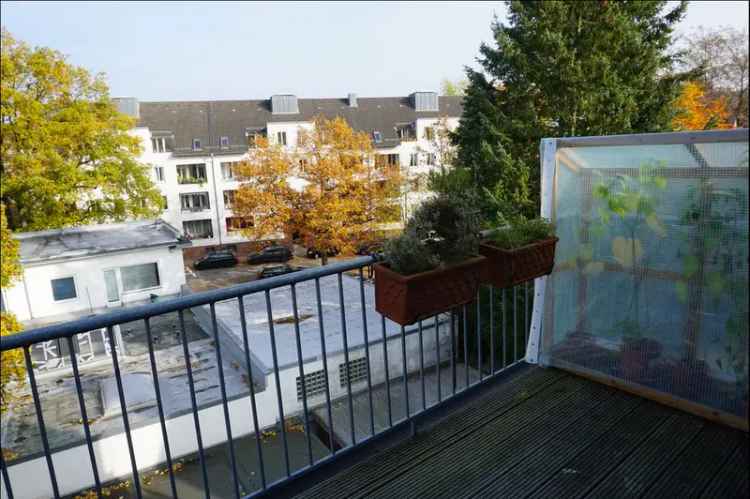 Schöne und gut geschnittene 3-Zimmer-Eigentums-Wohnung mit Balkon und Garage