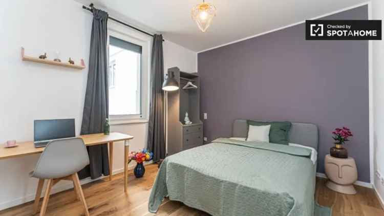 Zimmer zu vermieten in Wohnung mit 5 Schlafzimmern in Berlin