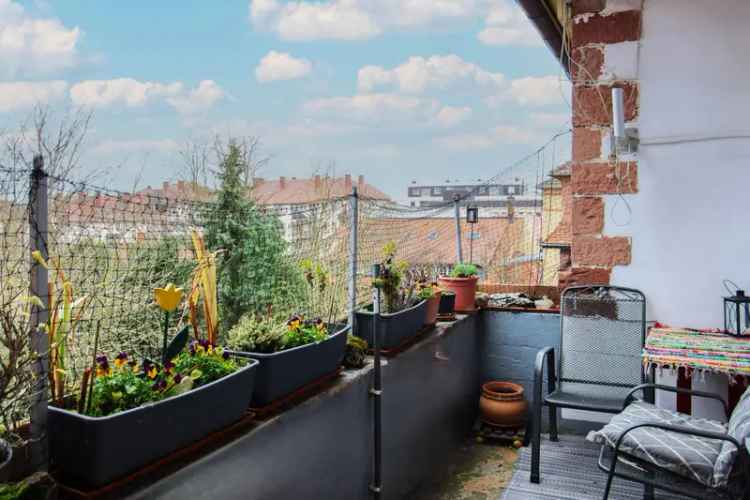 Charmante 7-Zimmer-Wohnung mit Balkon, Gartenanteil und Stellplatz - Denkmalschutz
