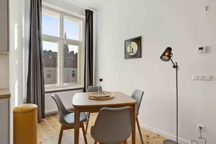 Doppelzimmer in 4-Schlafzimmer Wohnung