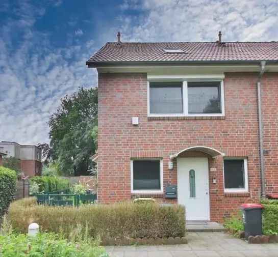 Modernes Reihenmittelhaus mit Smart-Home-Technik und Tiefgaragenstellplatz in Hamburg