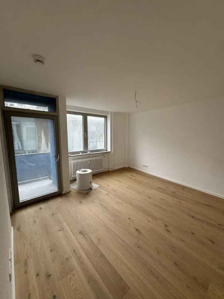 Kernsanierte 1-Zimmer Wohnung auf der Zeil mit EBK und Balkon