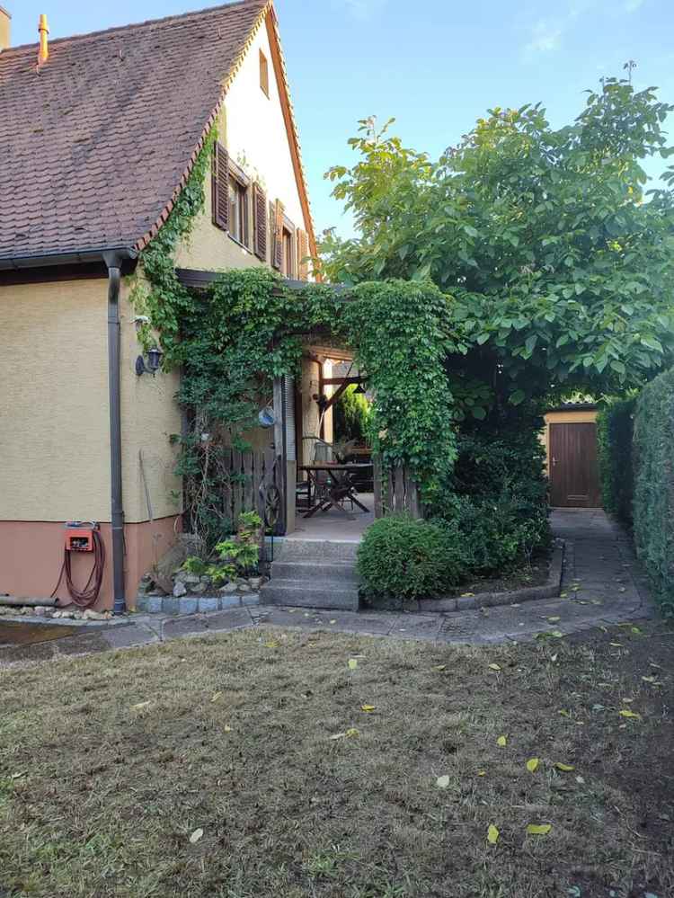 Doppelhaushälfte 80qm mit Garage und Carport