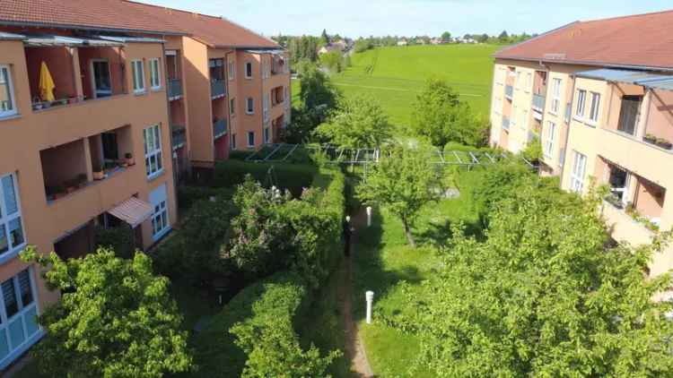 Bezugsfrei mit West-Terrasse in idyllischem Garten