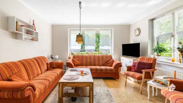 Solides EFH auf großem Grundstück mit Terrasse, Balkon und Garage | Neue Heizung