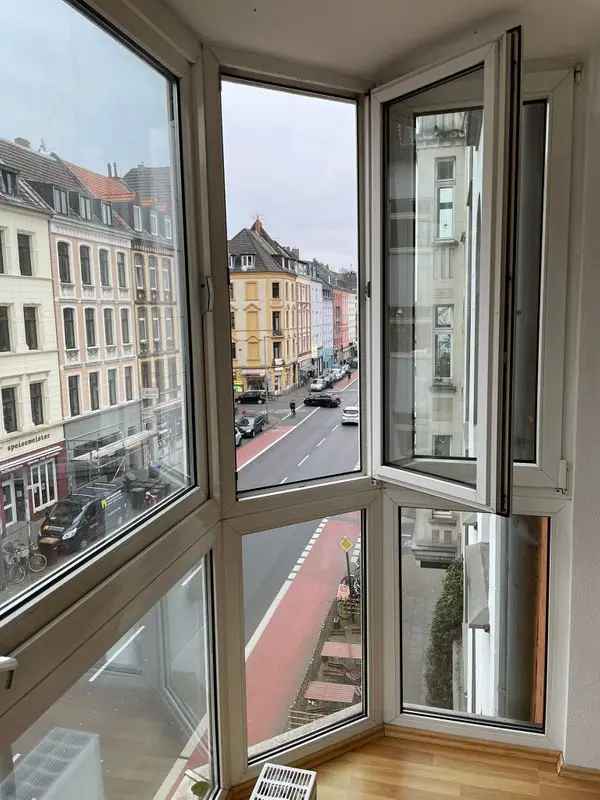 Wohnung tauschen in Köln Ehrenfeld mit Blick auf den Dom und moderner Küche