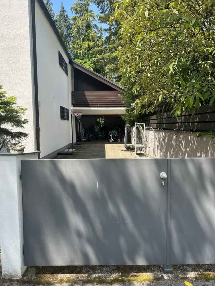 Großhadern: Zweifamilienhaus (ca. 400 m² Wohn-/Nutzfläche) mit Potential!