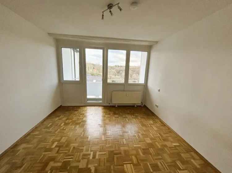 Attraktive, helle 2-Zimmer-Wohnung mit Balkon und Stellplatz