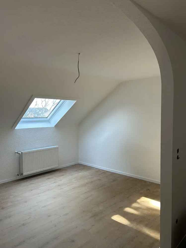 Sanierte und helle 4-Zimmer-Wohnung in Karlsruhe-Neureut