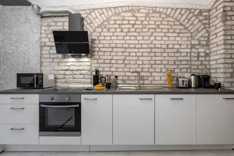 Einbettzimmer in 7-Schlafzimmer Wohnung