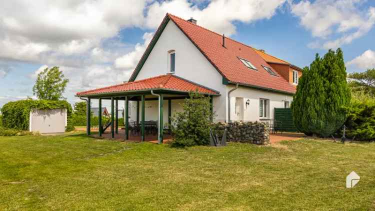 Stilvolles Zweifamilienhaus mit Charme und Charakter direkt am Bodden