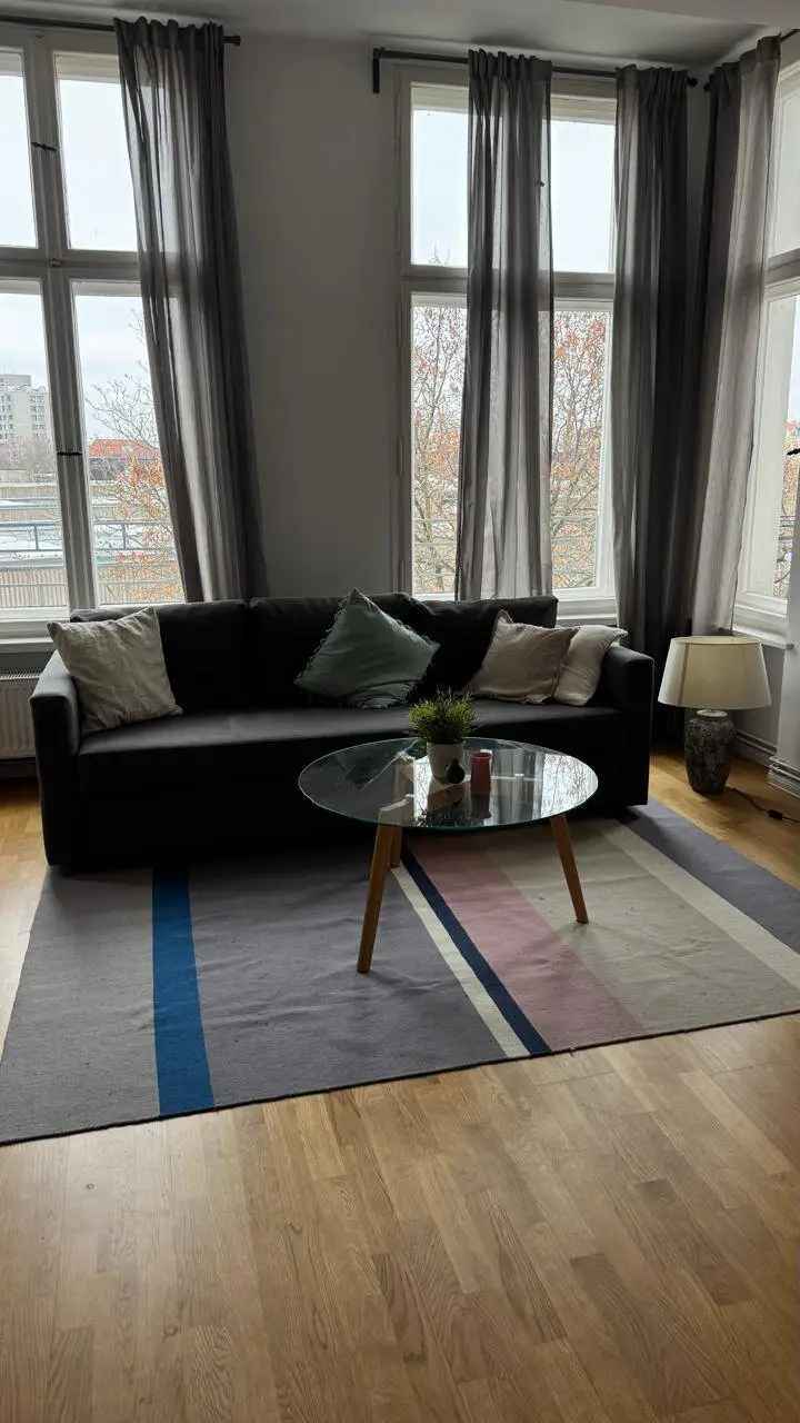 Spacious & Renovated Altbau Apartment in the Heart of Kreuzberg Empty!