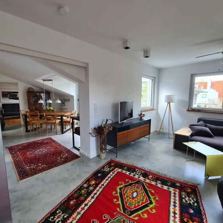 4,5 Zi Wg in 2 Parteienvilla mit Dachterrasse und privatem Wellnessbereich (Wfl 120 qm)