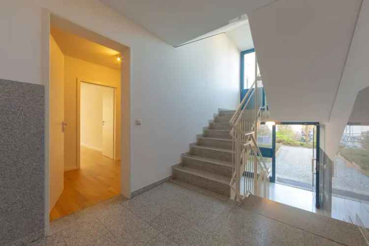 Charmante, neu renovierte Gartenwohnung mit 55? Wohnfläche in München-Freimann – ab sofort!