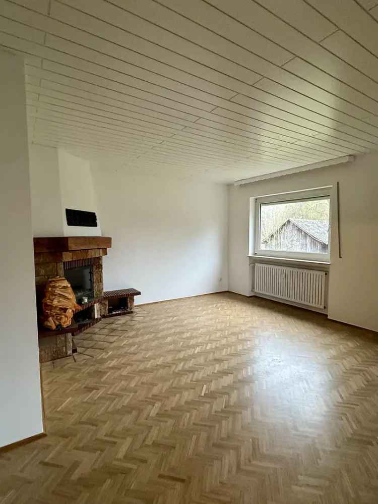 Renovierte 4 ZKB-Wohnung, ohne Nachbarn, inkl. Küche, Balkon & Garten – 8 km bis Marburg