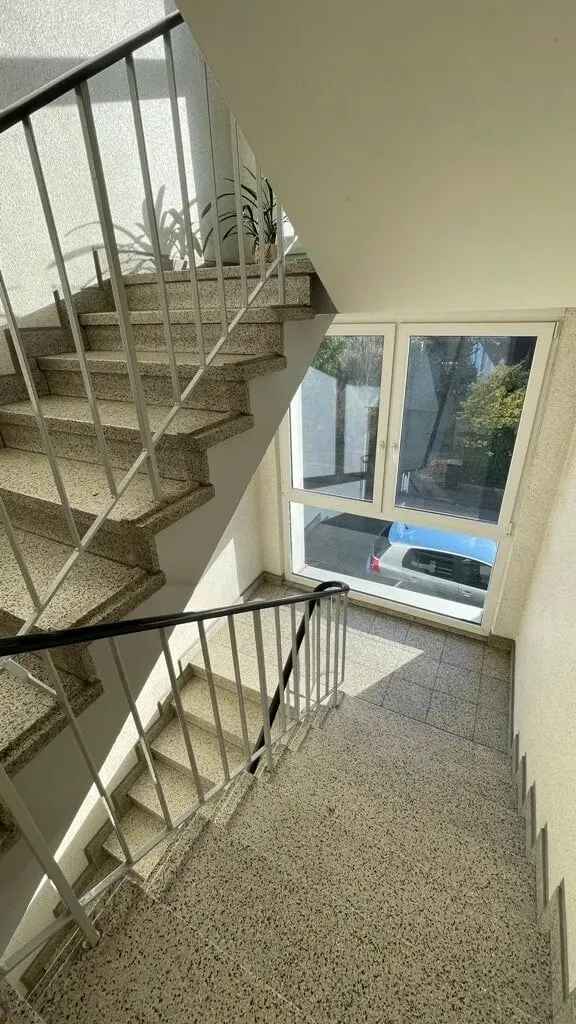 * Rentable Kapitalanlage !! * Familiengerechte, vermietete 4,5-Raum Wohnung im Top Sanierten Haus !