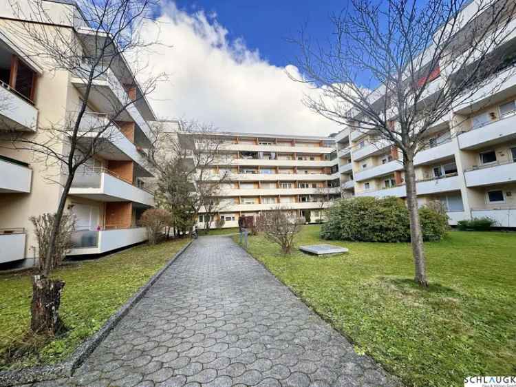 Schöne 1,5 Zimmer Wohnung mit sonnigem Balkon in zentraler aber ruhiger Lage