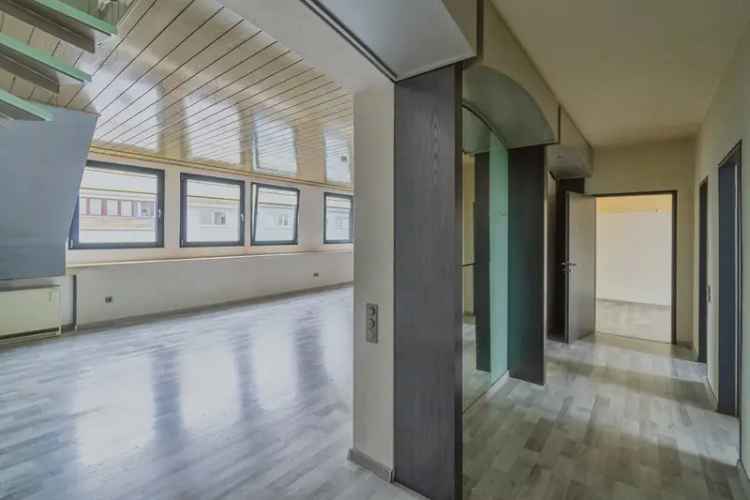 Düsseldorf-Derendorf: Charmante 2-Zimmer-Altbauwohnung mit ausgebautem Dachboden und XL-Dachterrasse